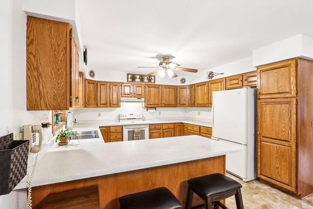 W7096 N Oak Ridge Court, Poynette, WI 53955