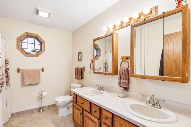 W7096 N Oak Ridge Court, Poynette, WI 53955