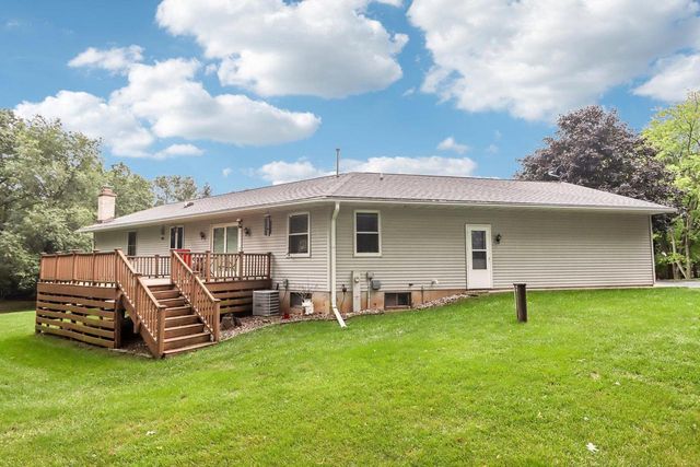 W7096 N Oak Ridge Court, Poynette, WI 53955