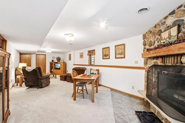 W7096 N Oak Ridge Court, Poynette, WI 53955