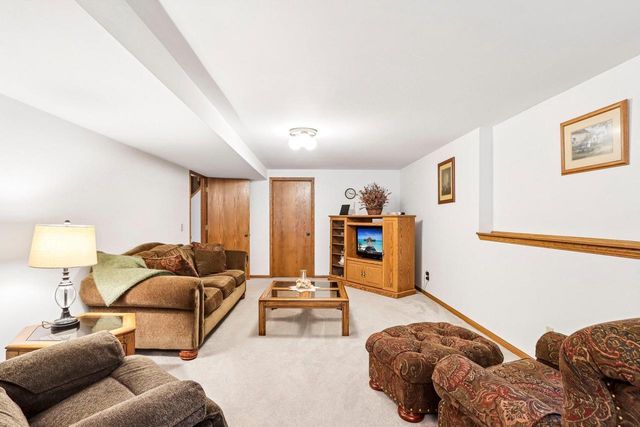 W7096 N Oak Ridge Court, Poynette, WI 53955