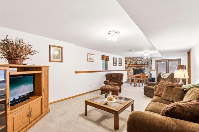 W7096 N Oak Ridge Court, Poynette, WI 53955