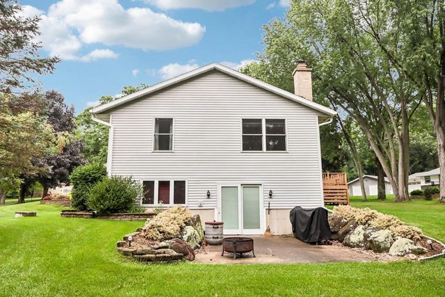 W7096 N Oak Ridge Court, Poynette, WI 53955