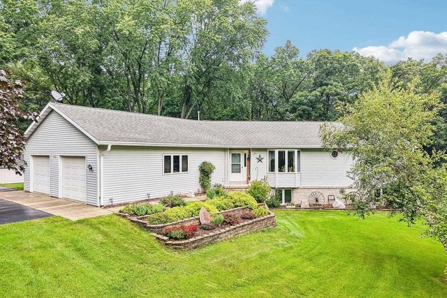 W7096 N Oak Ridge Court, Poynette, WI 53955