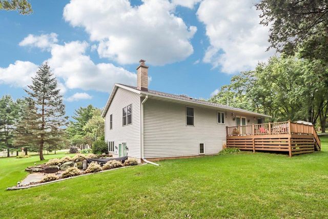 W7096 N Oak Ridge Court, Poynette, WI 53955