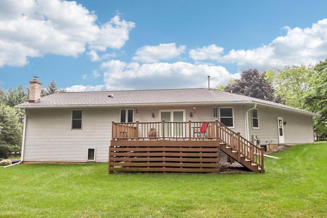 W7096 N Oak Ridge Court, Poynette, WI 53955