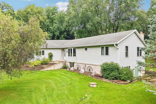W7096 N Oak Ridge Court, Poynette, WI 53955