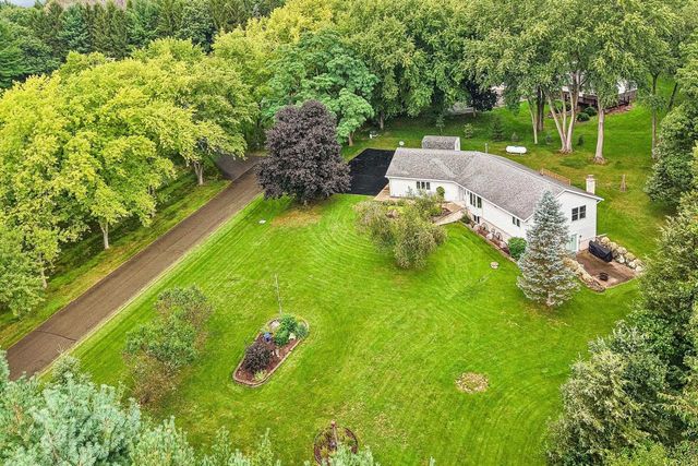 W7096 N Oak Ridge Court, Poynette, WI 53955