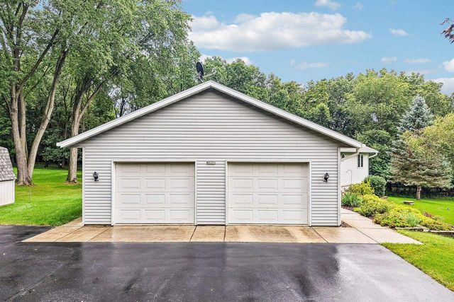W7096 N Oak Ridge Court, Poynette, WI 53955