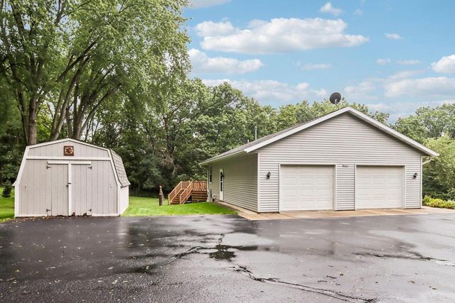W7096 N Oak Ridge Court, Poynette, WI 53955