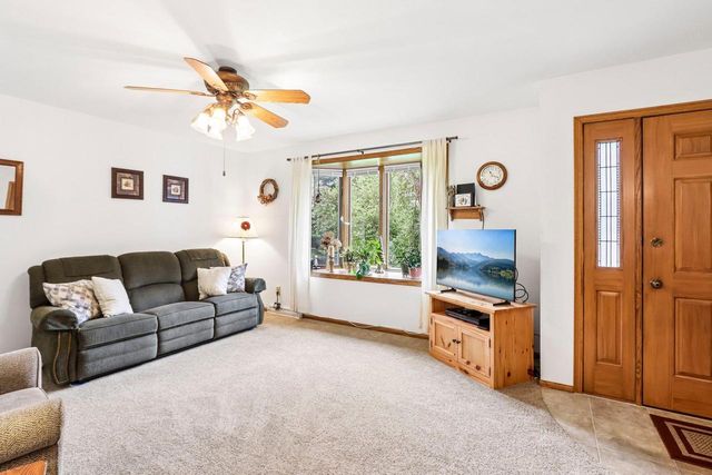 W7096 N Oak Ridge Court, Poynette, WI 53955
