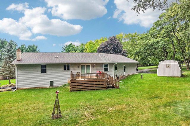 W7096 N Oak Ridge Court, Poynette, WI 53955