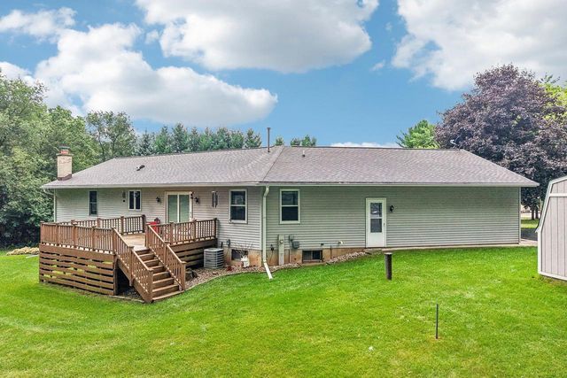 W7096 N Oak Ridge Court, Poynette, WI 53955