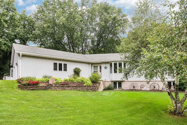 W7096 N Oak Ridge Court, Poynette, WI 53955