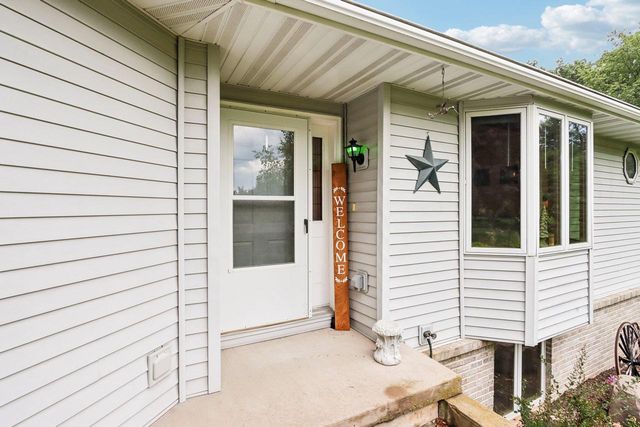 W7096 N Oak Ridge Court, Poynette, WI 53955