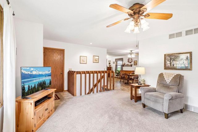 W7096 N Oak Ridge Court, Poynette, WI 53955
