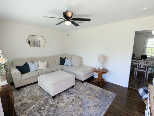 617 Skyline Dr, Columbia, TN 38401