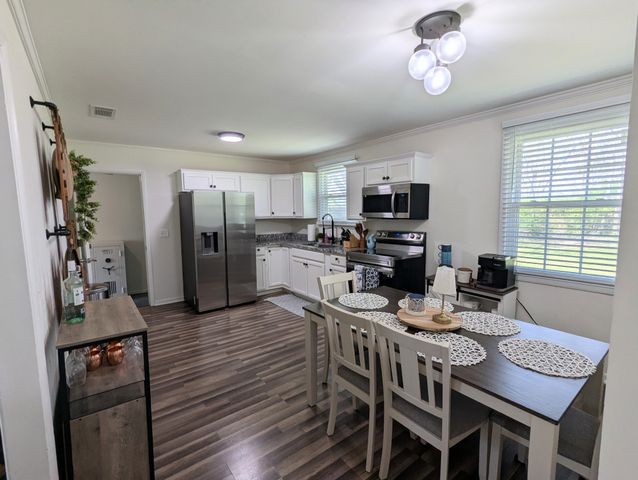 617 Skyline Dr, Columbia, TN 38401