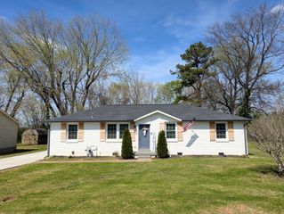 617 Skyline Dr, Columbia, TN 38401