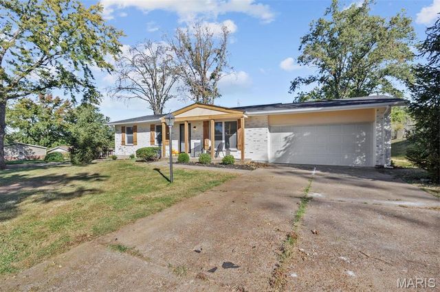 12191 Lake Meade Drive, St Louis, MO 63146