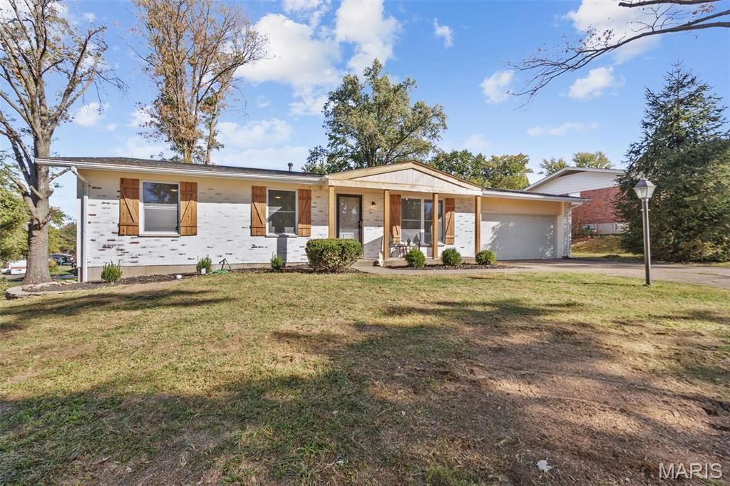 12191 Lake Meade Drive, St Louis, MO 63146