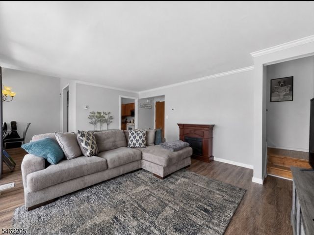 466 Pompton Ave F, Cedar Grove Twp., NJ 07009
