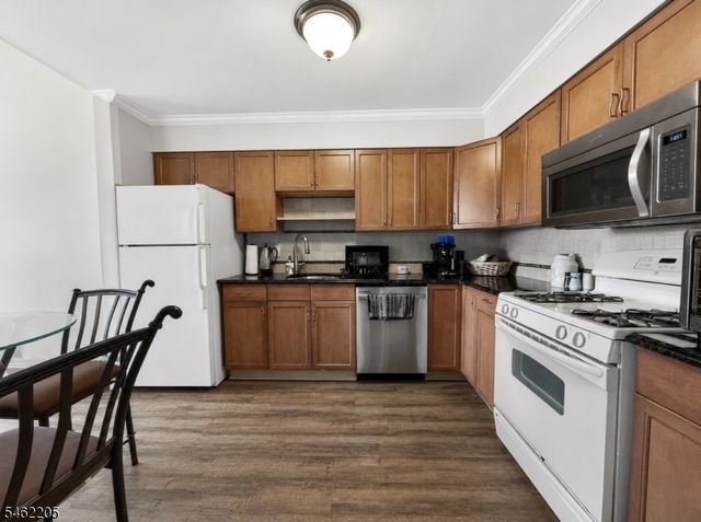 466 Pompton Ave F, Cedar Grove Twp., NJ 07009