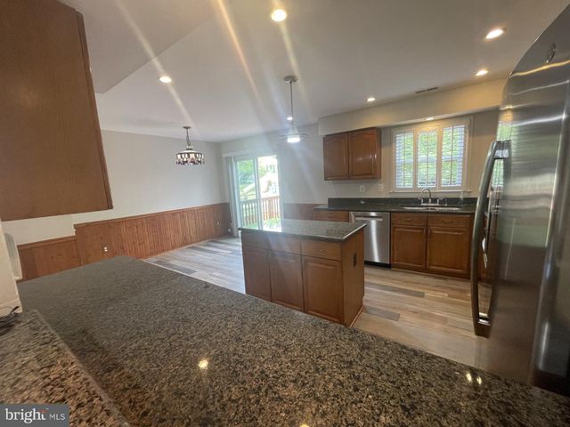 8845 EAGLE ROCK LN, Springfield, VA 22153