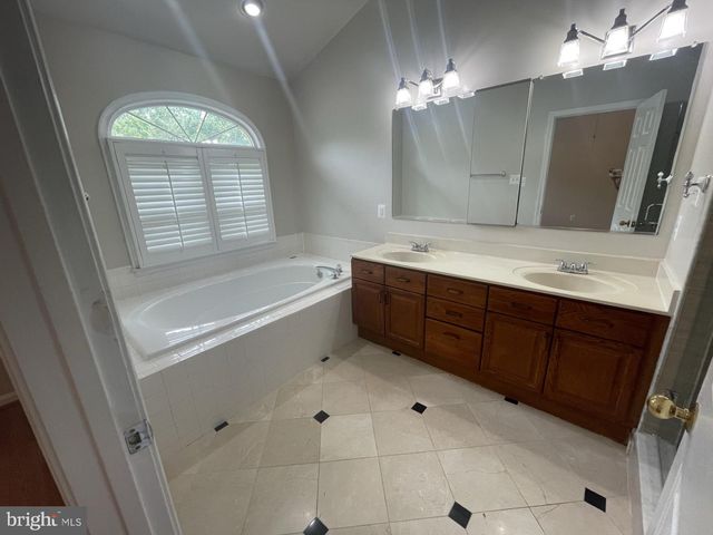 8845 EAGLE ROCK LN, Springfield, VA 22153