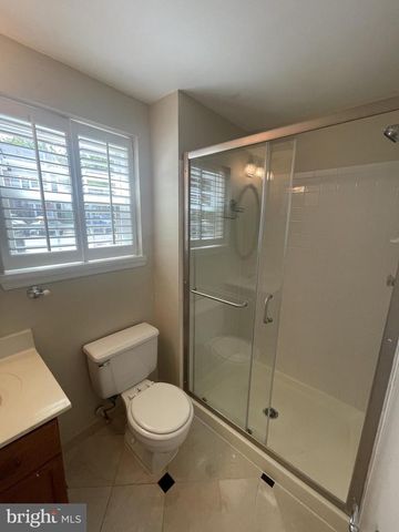 8845 EAGLE ROCK LN, Springfield, VA 22153