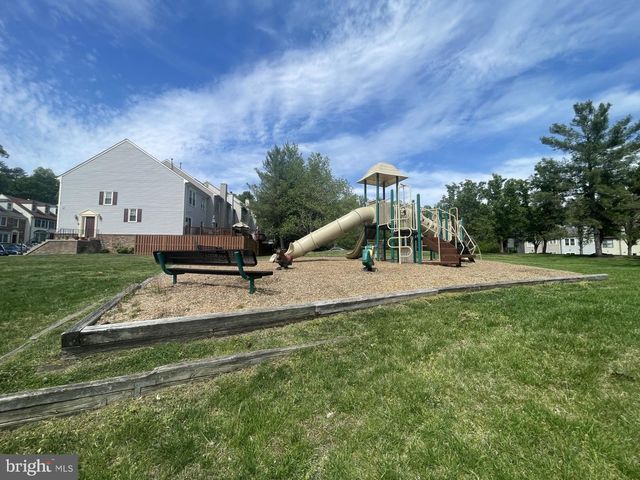 8845 EAGLE ROCK LN, Springfield, VA 22153
