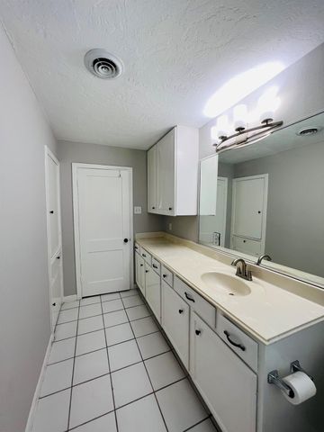 5124 Beech Street, Bellaire, TX 77401