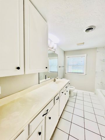 5124 Beech Street, Bellaire, TX 77401