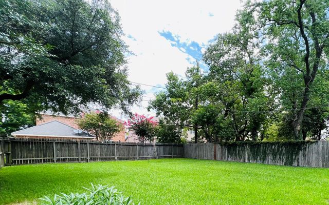 5124 Beech Street, Bellaire, TX 77401