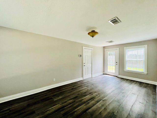5124 Beech Street, Bellaire, TX 77401