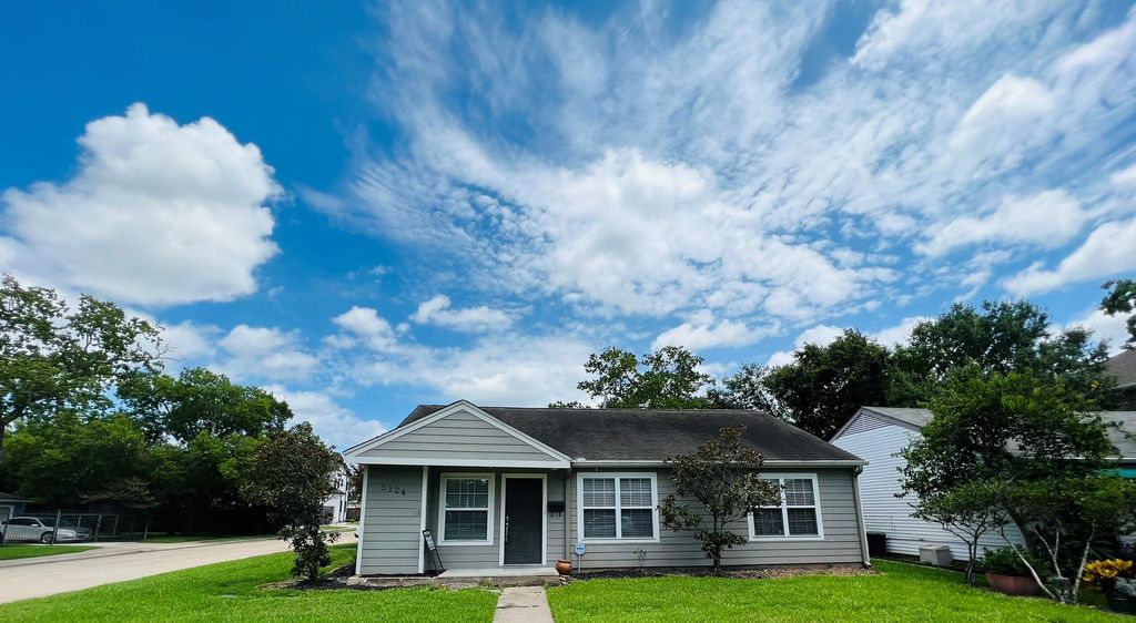 5124 Beech Street, Bellaire, TX 77401