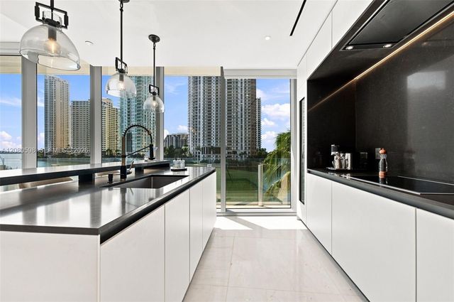300 Biscayne Blvd Way 301, Miami, FL 33131