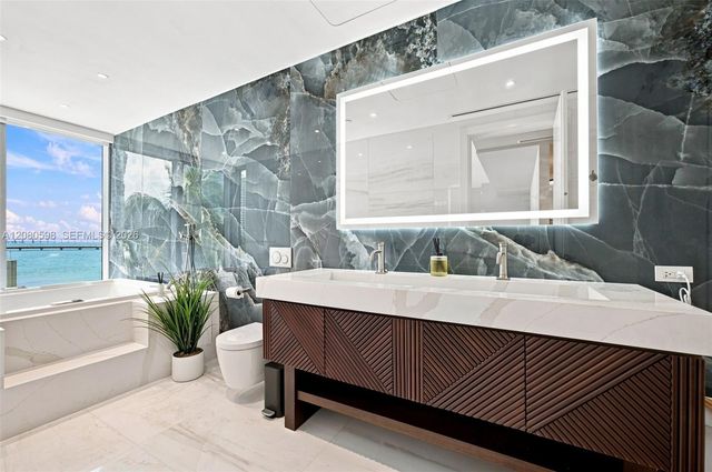 300 Biscayne Blvd Way 301, Miami, FL 33131