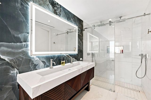 300 Biscayne Blvd Way 301, Miami, FL 33131