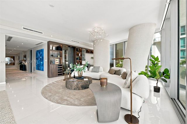 300 Biscayne Blvd Way 301, Miami, FL 33131