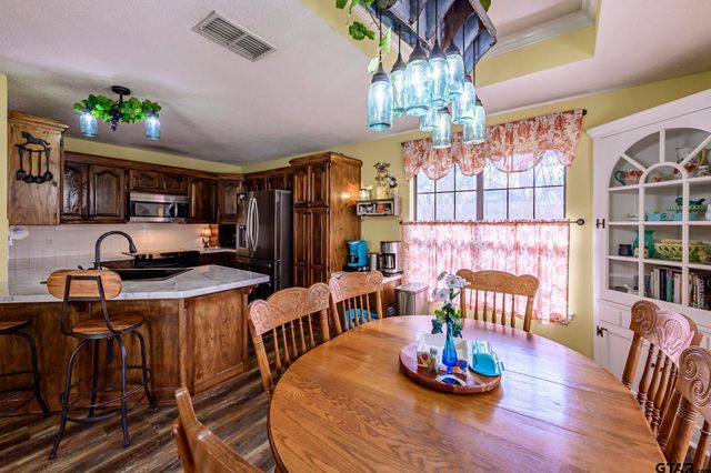 703 Kickapoo, Chandler, TX 75758