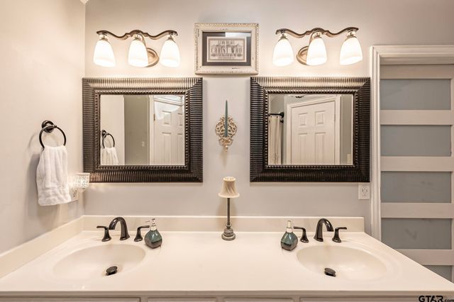 703 Kickapoo, Chandler, TX 75758