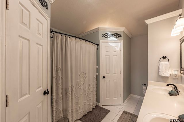 703 Kickapoo, Chandler, TX 75758