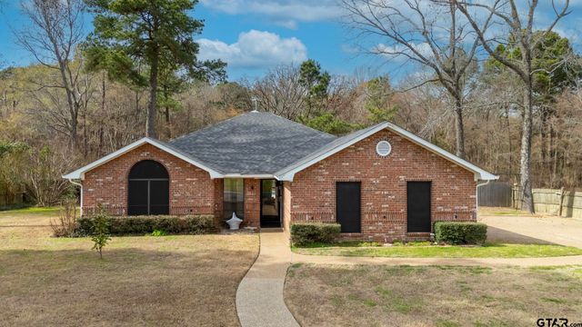 703 Kickapoo, Chandler, TX 75758