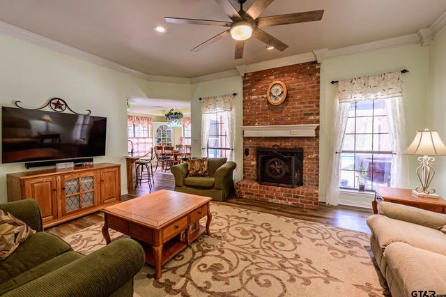 703 Kickapoo, Chandler, TX 75758