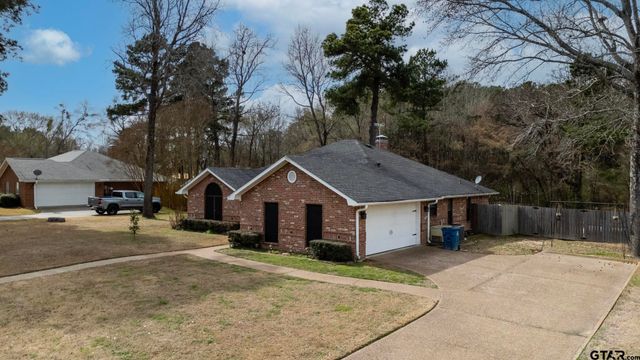 703 Kickapoo, Chandler, TX 75758