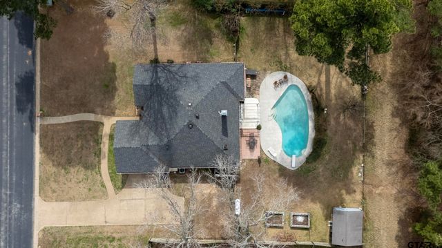703 Kickapoo, Chandler, TX 75758