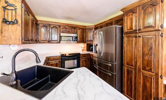 703 Kickapoo, Chandler, TX 75758