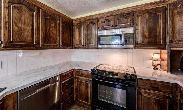 703 Kickapoo, Chandler, TX 75758