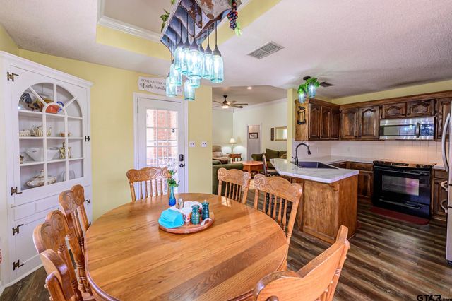 703 Kickapoo, Chandler, TX 75758